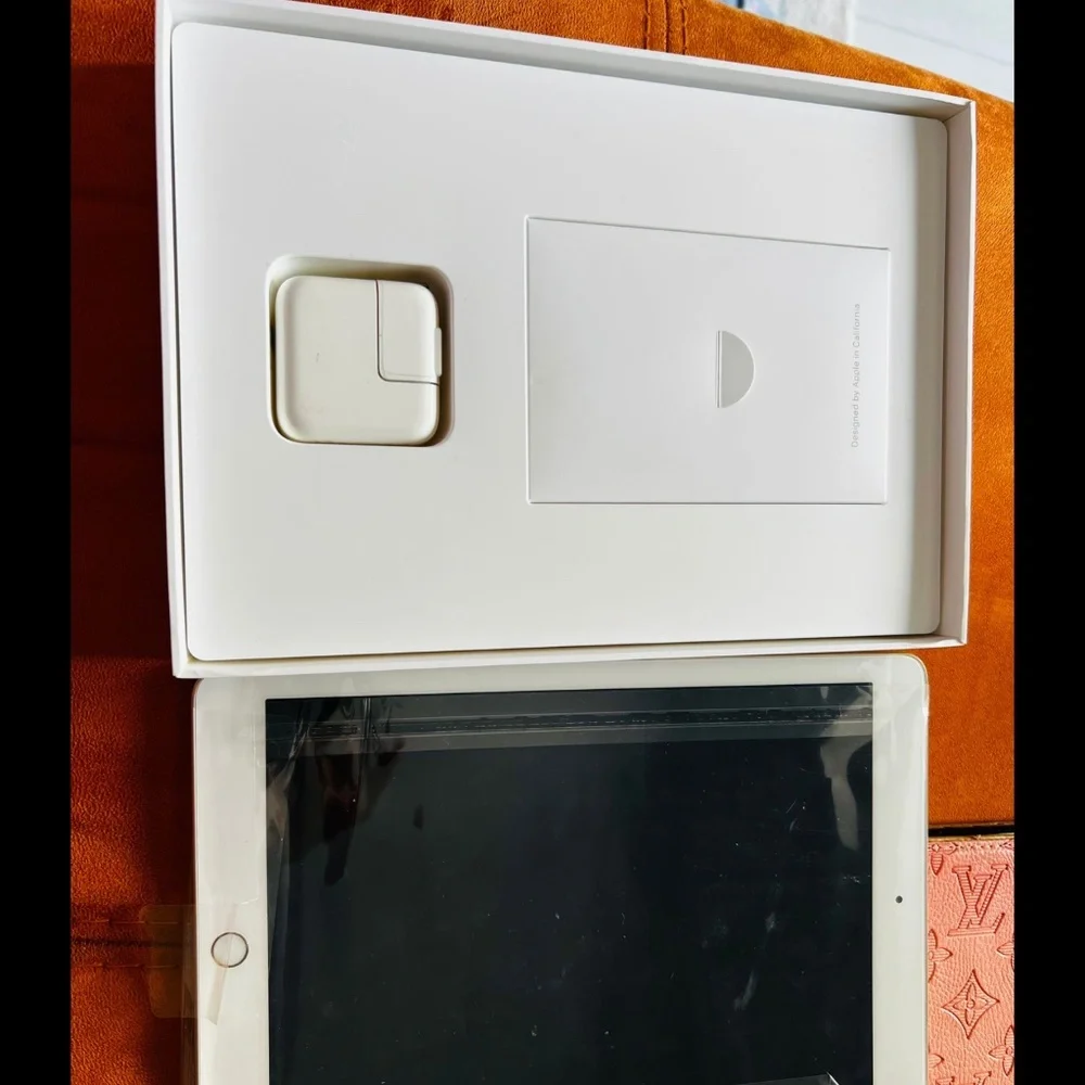 Apple iPad 9.7in with WiFi, 32GB 2017 Newest Model- Gold